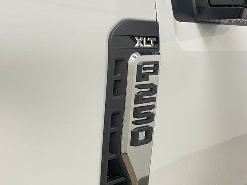 New 2026 Ford F250 XLT w/ FX4 Off-Road Package AWD/4WD image 8