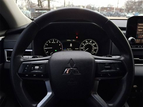 Used 2022 Mitsubishi Outlander ES image 19