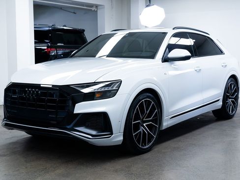 Used 2021 Audi Q8 Prestige w/ Prestige Package image 3