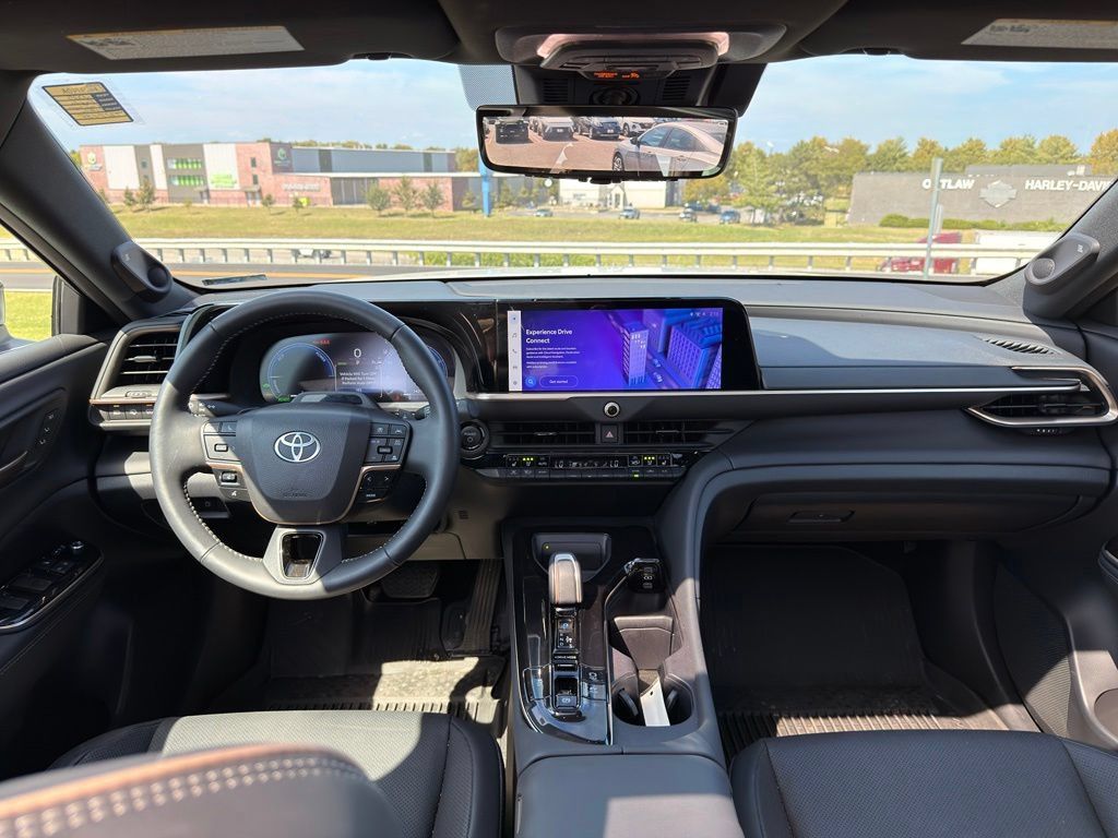 Used 2025 Toyota Crown Signia w/ Advanced Technology Package AWD/4WD image 4