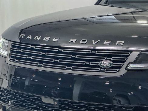 Used 2025 Land Rover Range Rover Sport SE AWD/4WD image 8