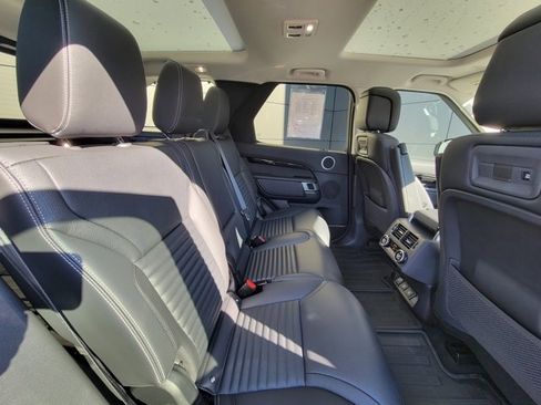 Used 2024 Land Rover Discovery S image 21