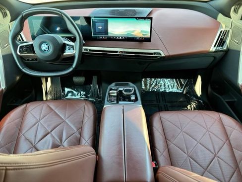 Used 2024 BMW iX xDrive50 w/ Premium Package AWD/4WD image 20