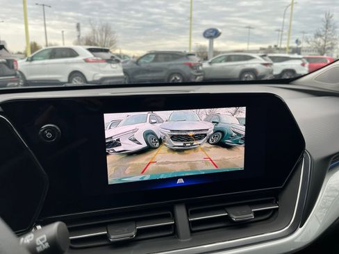 Used 2025 Chevrolet Trax LT image 22