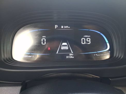Used 2025 Hyundai Venue SEL FWD image 2