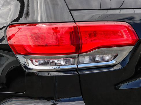 Used 2019 Jeep Grand Cherokee Limited RWD image 11