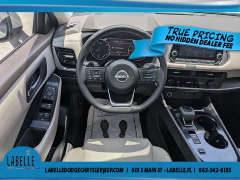 Used 2023 Nissan Rogue SV FWD image 14
