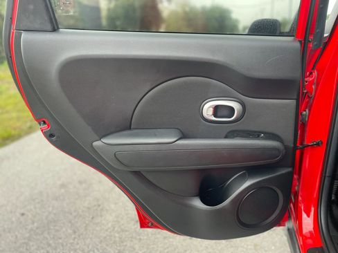 Used 2014 Kia Soul + FWD image 25