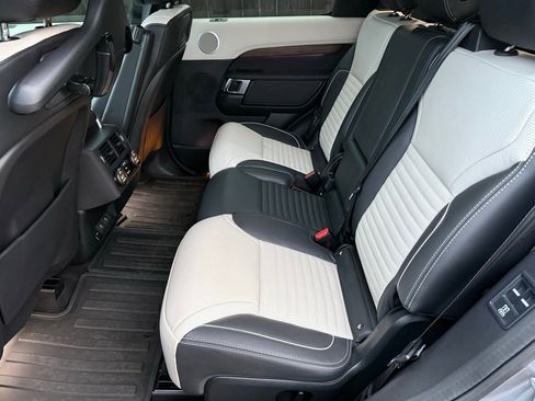 Used 2024 Land Rover Discovery Dynamic SE image 34