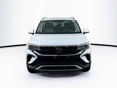 Used 2022 Volkswagen Taos SE AWD/4WD image 2