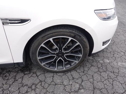 Used 2017 Ford Taurus SEL w/ Equipment Group 201A image 9