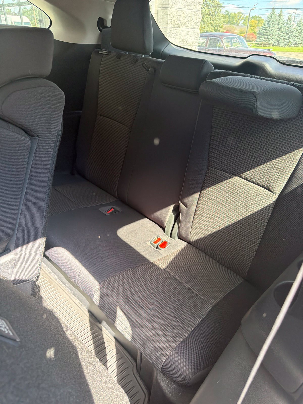 Used 2021 Toyota Highlander LE AWD/4WD image 11