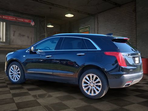 Used 2017 Cadillac XT5 Platinum w/ Driver Assist Package AWD/4WD image 4