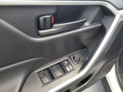 Used 2025 Toyota RAV4 LE AWD/4WD image 18