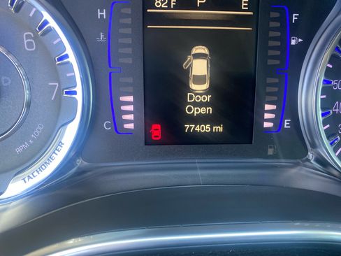 Used 2016 Chrysler 200 Limited Platinum w/ Comfort & Convenience Group image 17