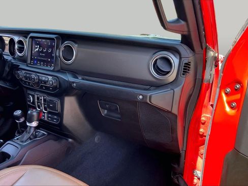 Used 2023 Jeep Gladiator Rubicon w/ Cold Weather Group AWD/4WD image 19
