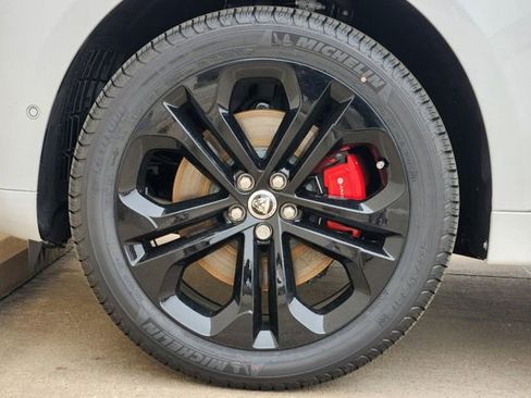 Used 2025 Jaguar F-PACE R-Dynamic S image 7