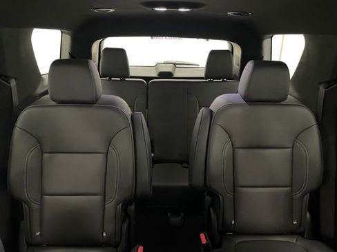 Used 2023 Chevrolet Traverse LT image 13