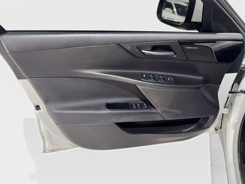 Used 2018 Jaguar XE Premium image 14