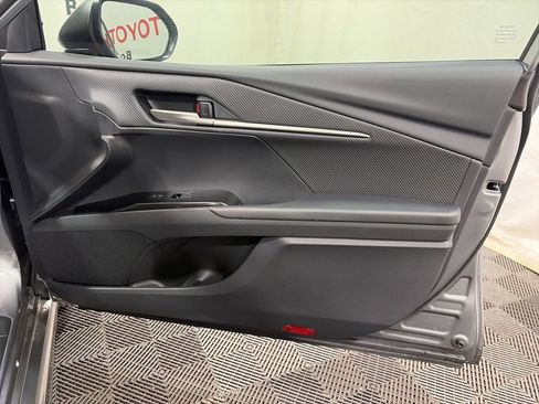 Used 2026 Toyota Camry SE FWD image 9