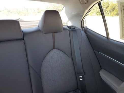 Used 2019 Toyota Camry XLE image 14