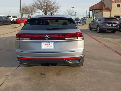 Used 2025 Volkswagen Atlas Cross Sport SE image 7