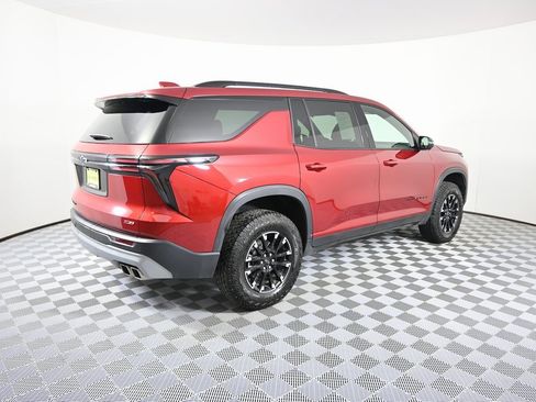 Used 2024 Chevrolet Traverse Z71 image 6