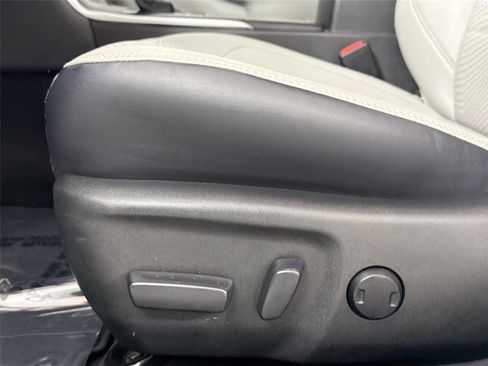 Used 2017 Toyota Camry SE image 25