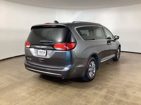 Used 2019 Chrysler Pacifica Touring-L FWD image 5