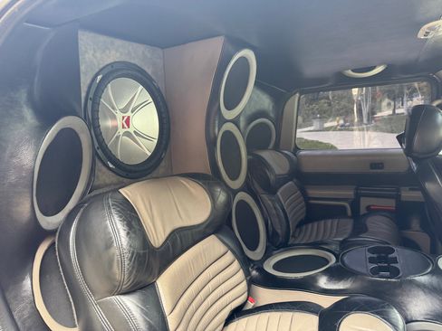 Used 2003 HUMMER H2 w/ Preferred Equipment Group image 32