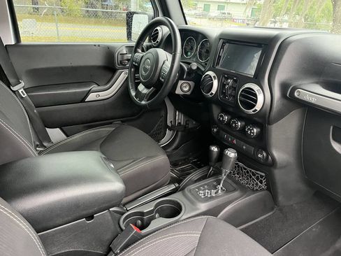 Used 2015 Jeep Wrangler Unlimited Sahara w/ Max Tow Package AWD/4WD image 4