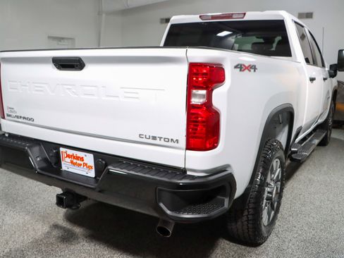 Used 2024 Chevrolet Silverado 2500 Custom image 7