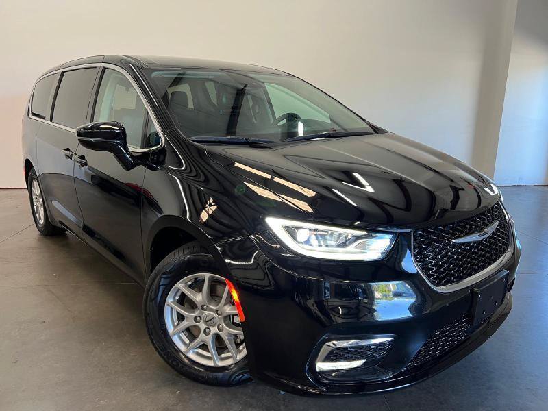 Used 2024 Chrysler Pacifica Touring-L FWD image 29