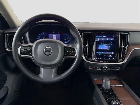 Used 2024 Volvo S60 B5 Plus image 26