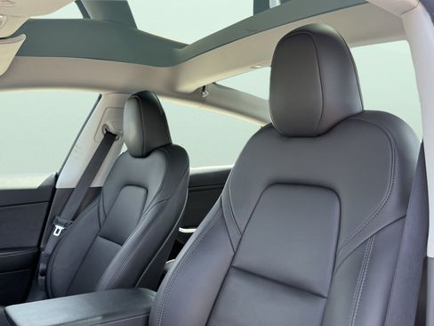 Used 2023 Tesla Model 3 Standard Range RWD image 29