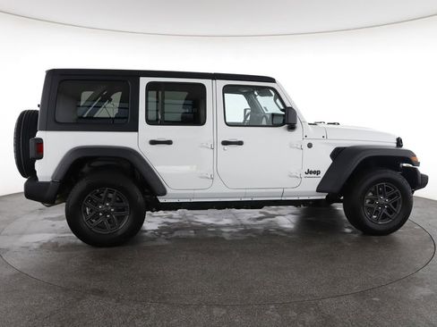 Used 2025 Jeep Wrangler Sport S image 14
