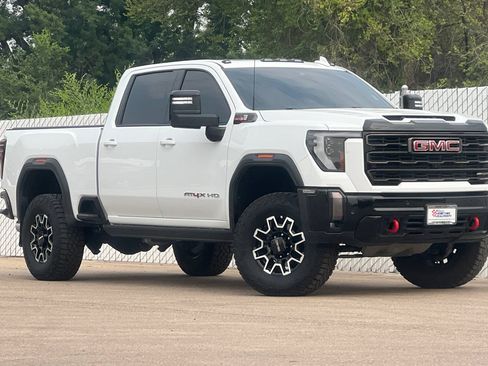 Used 2024 GMC Sierra 2500 AT4X AWD/4WD image 2