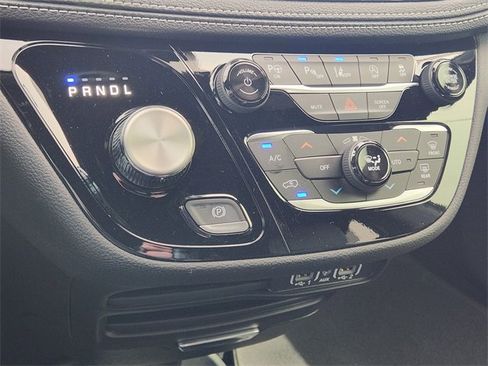 New 2025 Chrysler Pacifica Select image 14