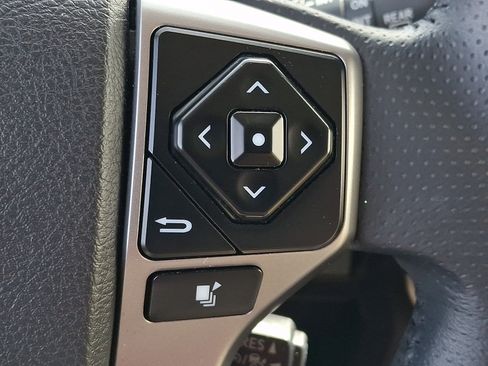 Used 2022 Toyota 4Runner Limited AWD/4WD image 25