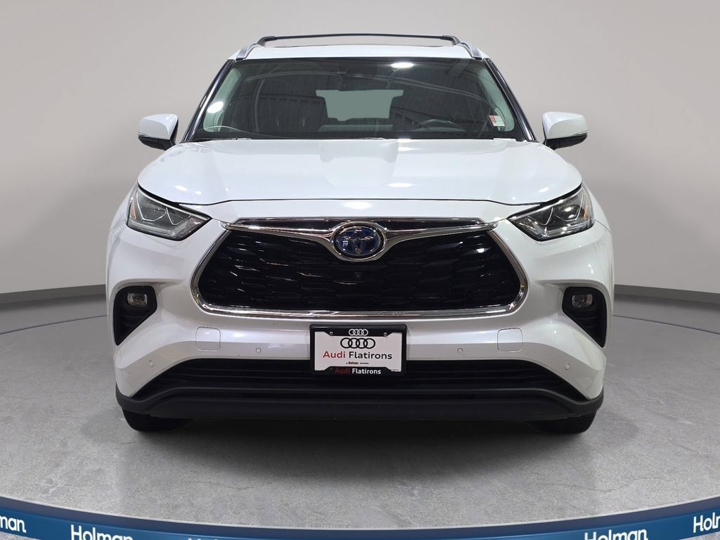 Used 2022 Toyota Highlander Limited w/ Protection Package #3 (TMS) AWD/4WD image 3