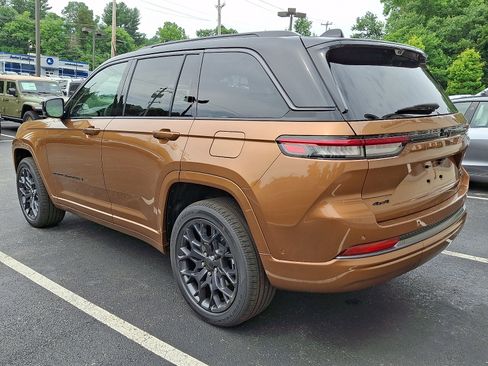 New 2026 Jeep Grand Cherokee Summit AWD/4WD image 4