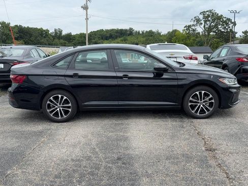 Used 2025 Volkswagen Jetta Sport FWD image 2