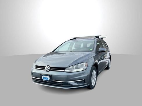 Used 2018 Volkswagen Golf S image 1
