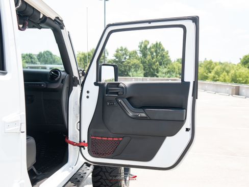 Used 2017 Jeep Wrangler Unlimited Rubicon AWD/4WD image 36
