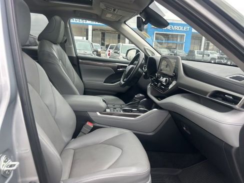 Used 2023 Toyota Highlander Limited image 34