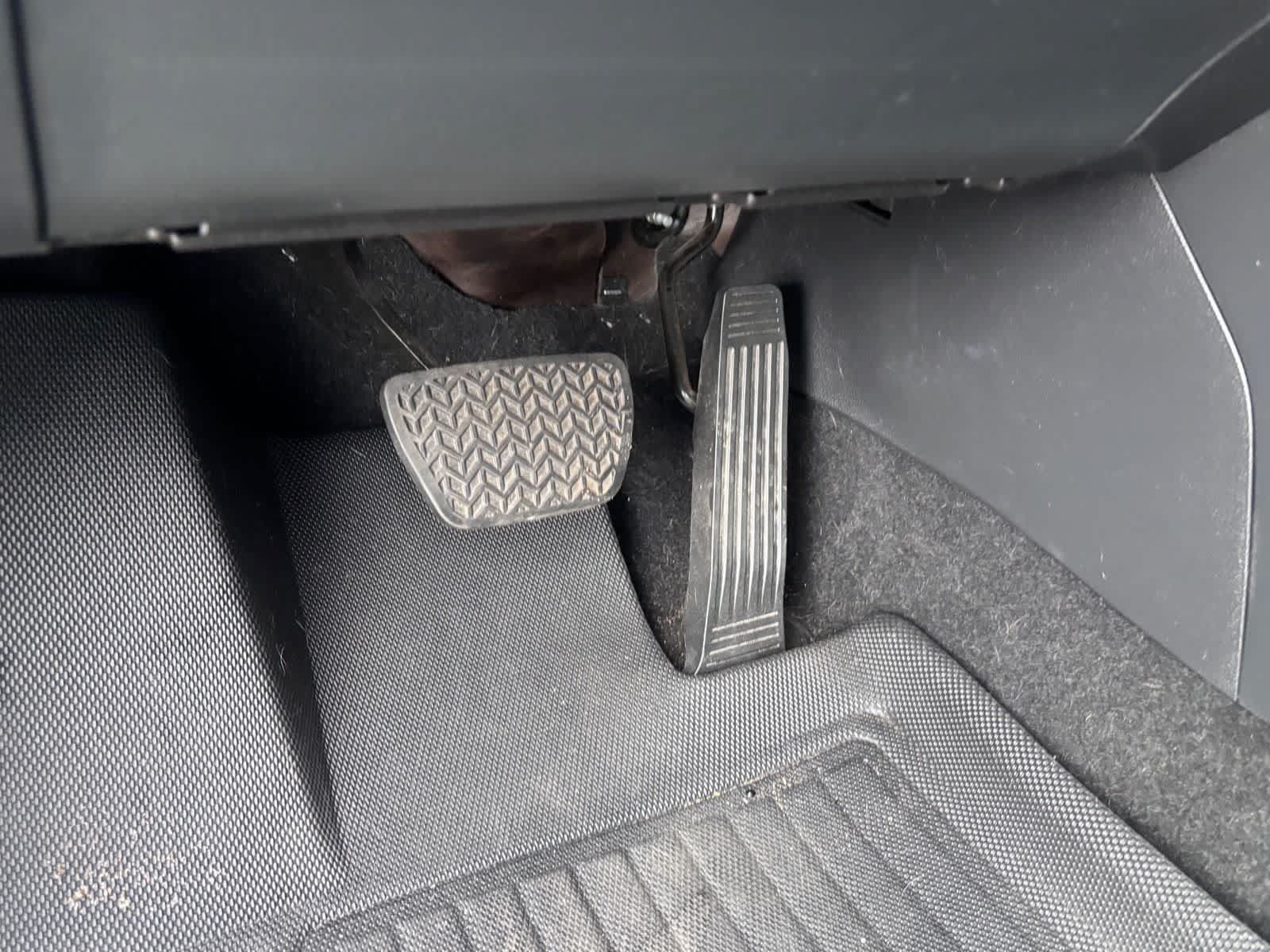 Used 2022 Toyota RAV4 LE FWD image 16