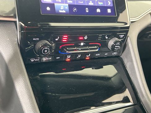 Used 2023 Jeep Grand Cherokee Altitude image 15