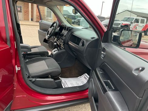 Used 2014 Jeep Patriot Latitude image 23