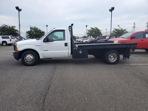 Used 2006 Ford F350 2WD Regular Cab DRW Super Duty image 4