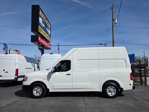 Used 2021 Nissan NV 2500 SV image 4